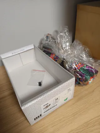 Zapatos de fiesta bordados y bolso