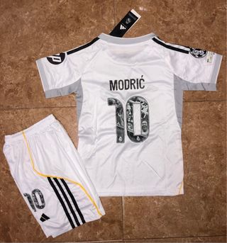 Camiseta y pantalón corto Modric 10