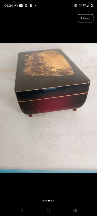 Carillon funzionante antico con scena dipinta