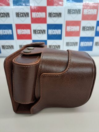 Estuche MegaGear MG1403 para Leica Q-P, Q (Typ 116)