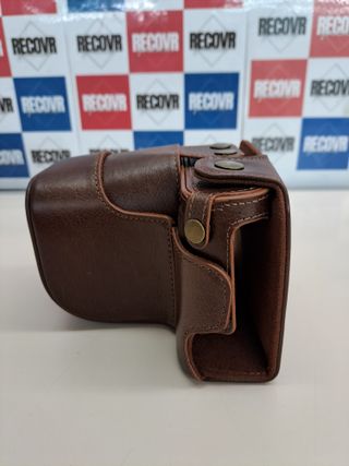 Estuche MegaGear MG1403 para Leica Q-P, Q (Typ 116)