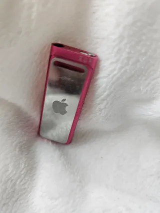 iPod Shuffle Mini Rosa y Plateado