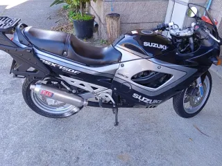 Suzuki GSX 750 F