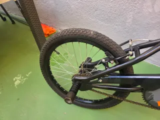 Bicicleta BMX Negra y Naranja