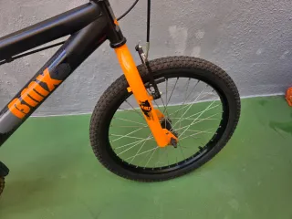Bicicleta BMX Negra y Naranja