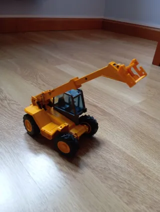 Escavadora de juguete amarilla JCB