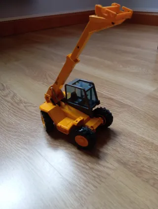 Escavadora de juguete amarilla JCB