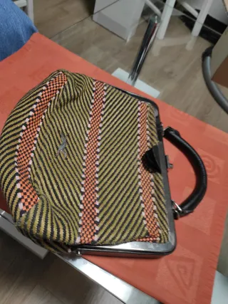 Bolso de mano con estampado geométrico