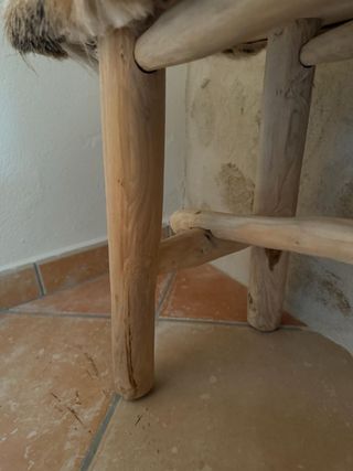 Banco de madera y piel de cabra medidas 120x 40