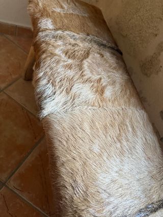 Banco de madera y piel de cabra medidas 120x 40