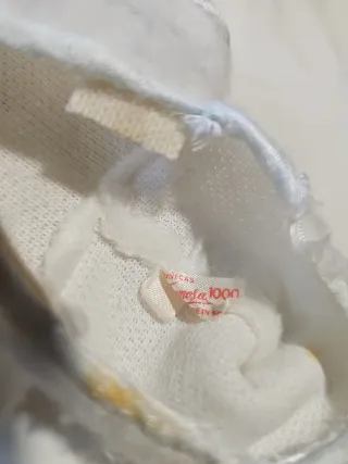 Muñeca de bebé con vestido blanco( barriguitas)