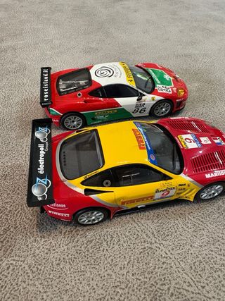 Coches Scalextric Ferrari y Pirelli