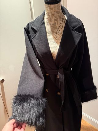 Abrigo largo paño negro con puños de pelo