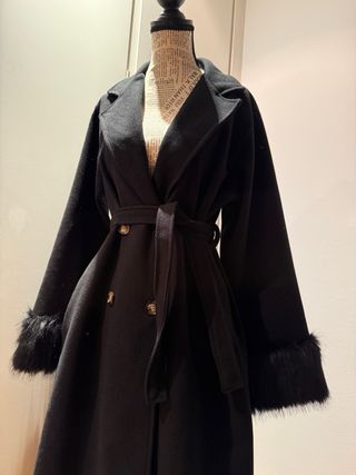 Abrigo largo paño negro con puños de pelo
