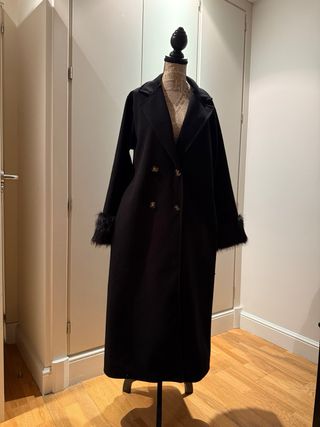 Abrigo largo paño negro con puños de pelo