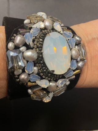 Brazalete Terciopelo azul marino con Piedras