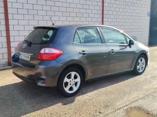Toyota Auris 2011