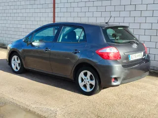 Toyota Auris 2011