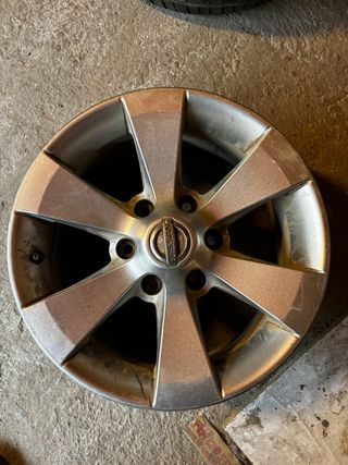 Llanta Nissan Terrano 3.0