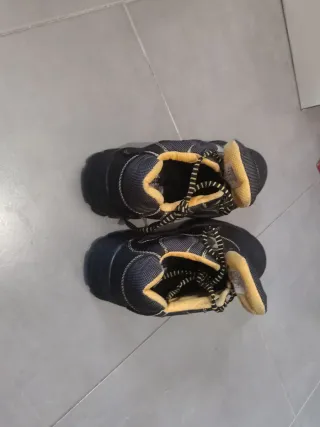 Zapatos de protección negros y amarillos