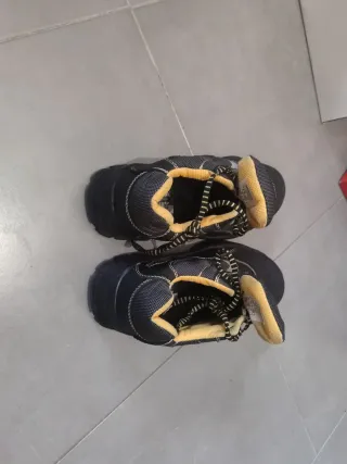 Zapatos de protección negros y amarillos