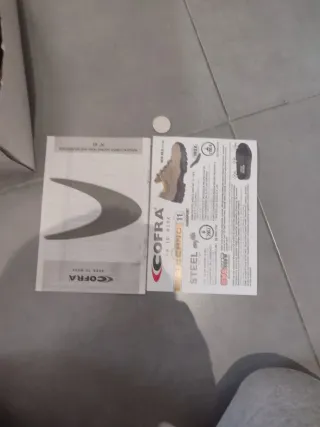 Zapatos de protección negros y amarillos