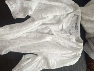 Blusa INSIDE blanca bordada talla S