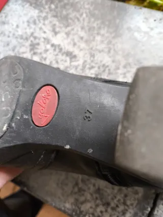 Botines de piel negros