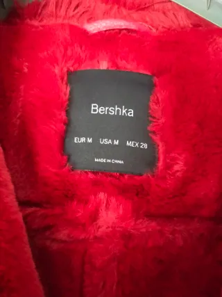 Chaqueta Bershka Roja Talla M
