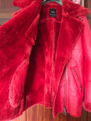 Chaqueta Bershka Roja Talla M