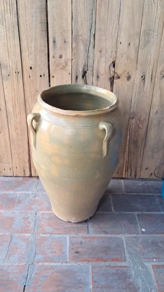 Orza antigua de cerámica