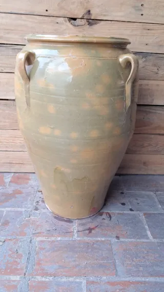 Orza antigua de cerámica