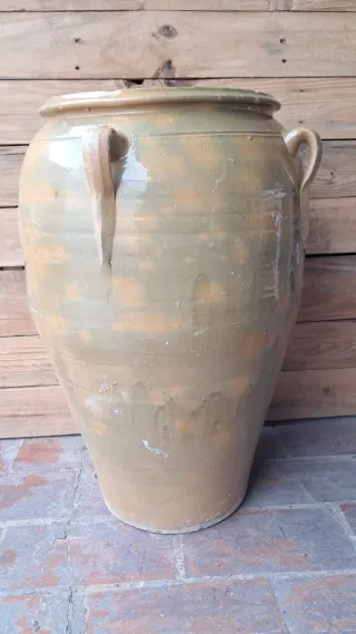 Orza antigua de cerámica