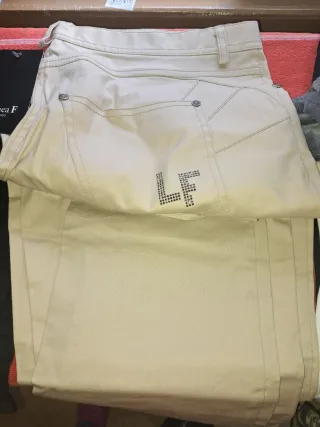 Pantalones de mujer negros y beige 9 eur cada uno