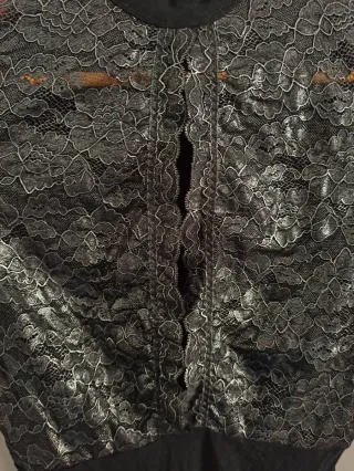 Body fiesta encaje negro y plateado