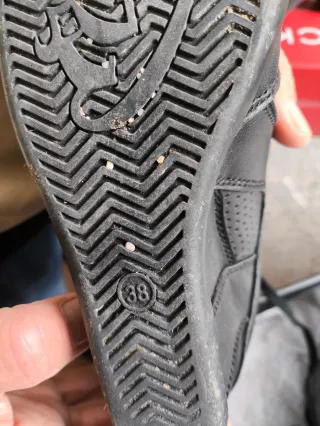 Botines de piel negros