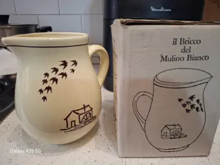 Caraffa Mulino Bianco in ceramica. h 16 cm
