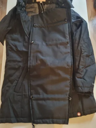 Abrigo porteo Wombat & Co. negro