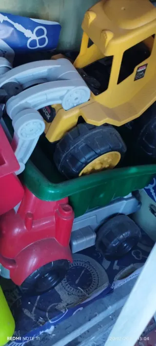 Moto infantil rojo y amarillo