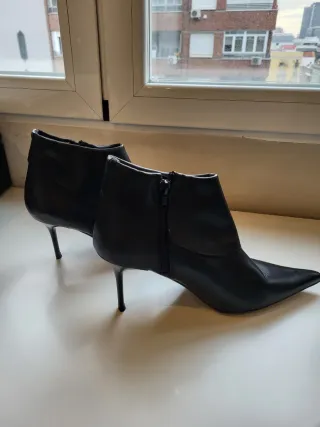 Botines Mustang Tacón Aguja Negros.