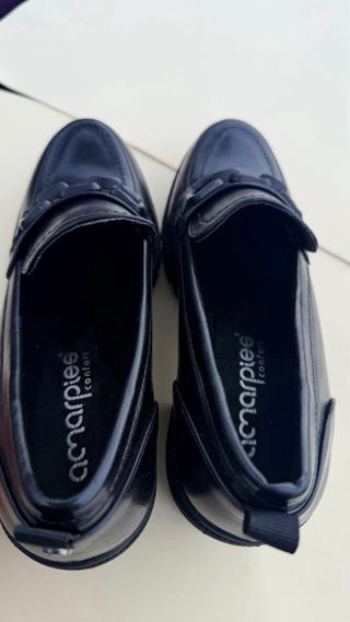 Zapatilla tacón plataforma cadena negra