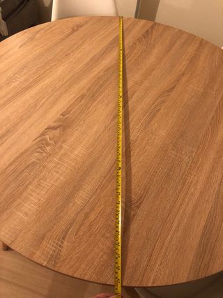 Mesa redonda salón madera