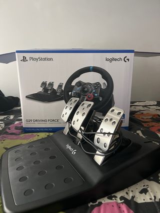 Volante Logitech G29 con pedales y palanca