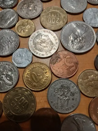 310 monedas extranjeras.