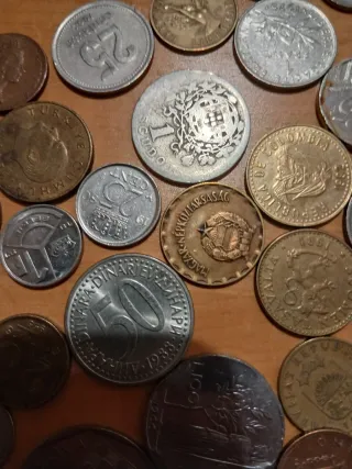 310 monedas extranjeras.
