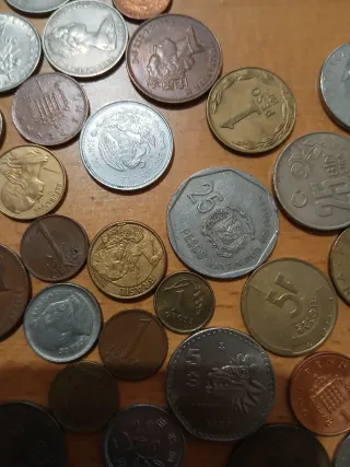 310 monedas extranjeras.
