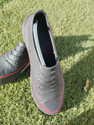 Crocs Negro con Detalles Rojos