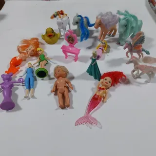 Lotto Giocattoli Bambole Cavalli e Accessori