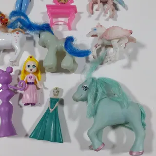 Lotto Giocattoli Bambole Cavalli e Accessori