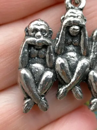 LLAVERO 3 MONOS SABIOS